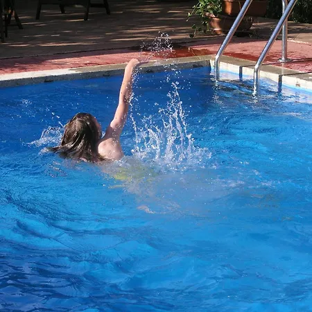 بيت للعطل Bastianich Mit Grossem Garten Und Pool *