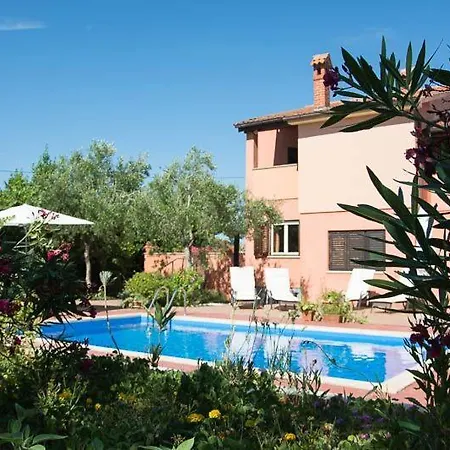 Bastianich Mit Grossem Garten Und Pool Prázdninový dům