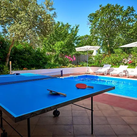Bastianich Mit Grossem Garten Und Pool *