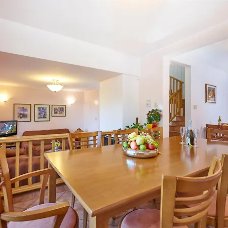 Bastianich Mit Grossem Garten Und Pool Prázdninový dům