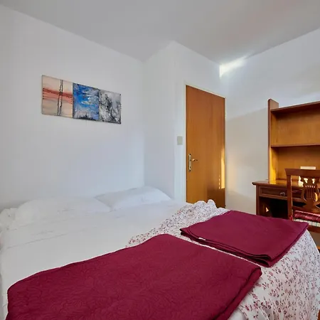 بيت للعطل Bastianich Mit Grossem Garten Und Pool Ližnjan