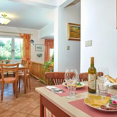 Bastianich Mit Grossem Garten Und Pool * Ližnjan