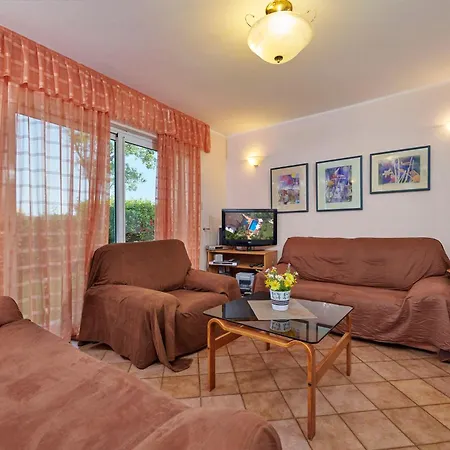 بيت للعطل Bastianich Mit Grossem Garten Und Pool *