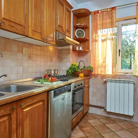 Bastianich Mit Grossem Garten Und Pool بيت للعطل *