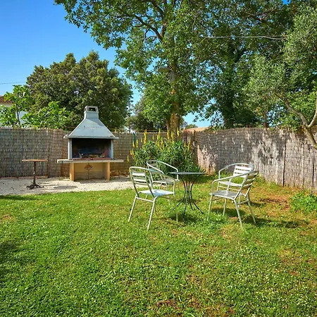 Bastianich Mit Grossem Garten Und Pool * Ližnjan