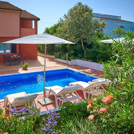 Bastianich Mit Grossem Garten Und Pool Prázdninový dům Ližnjan